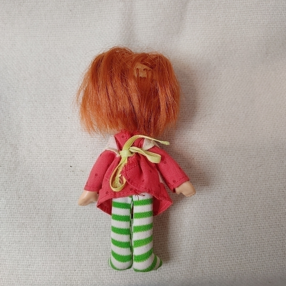 𝅺original Strawberry Shortcake Set with Vintage Tin and Giant Strawberry! - Picture 6 of 16